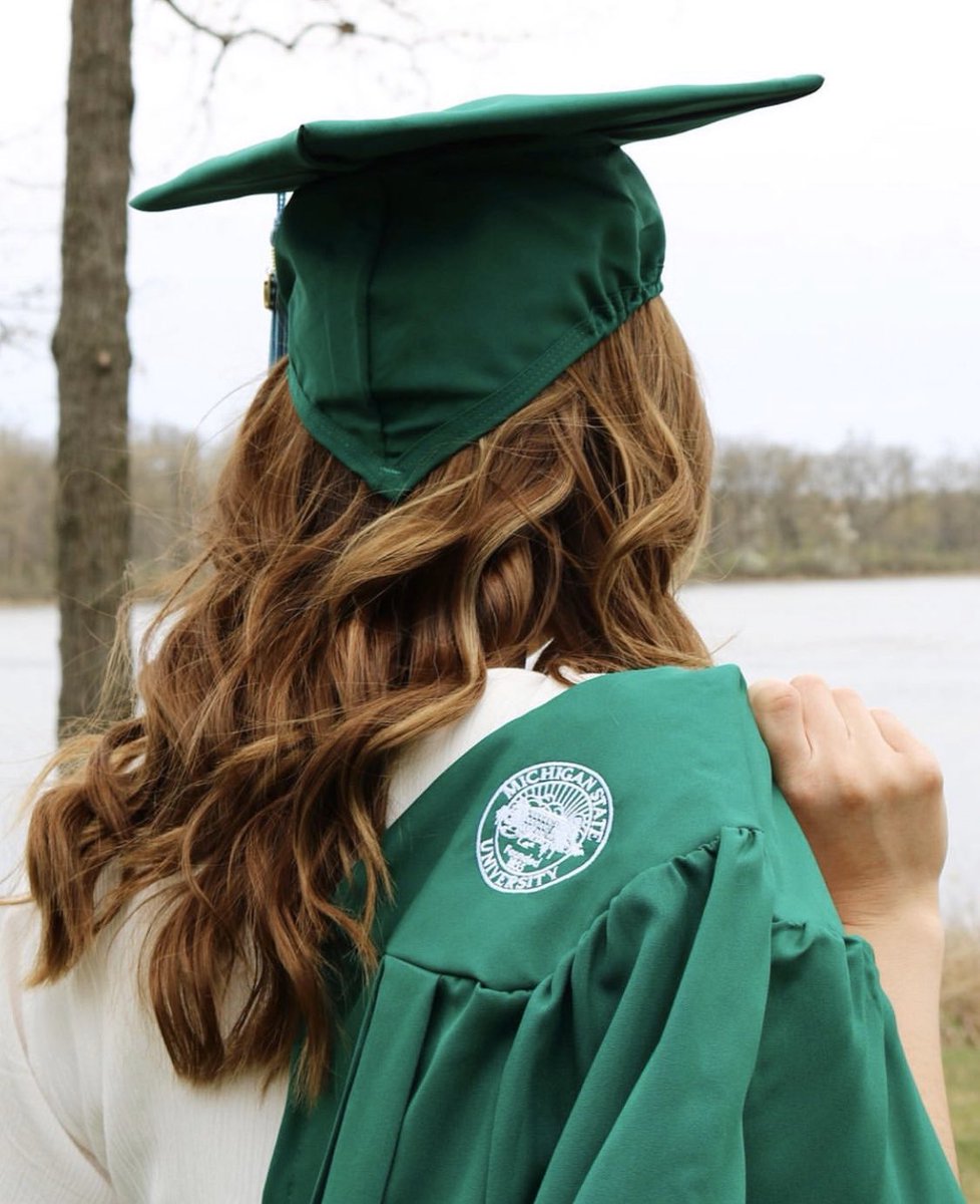 PiPhiMSU's tweet photo. To our Seniors, 
these past couple of weeks looked way different than we could’ve ever imagined— you left campus unexpectedly after spending 4 amazing years here inspiring each and everyone of us. Congratulations Angels🤍 #piphiseniors #PiPhiMSU #pplam https://t.co/I2kYshshqj