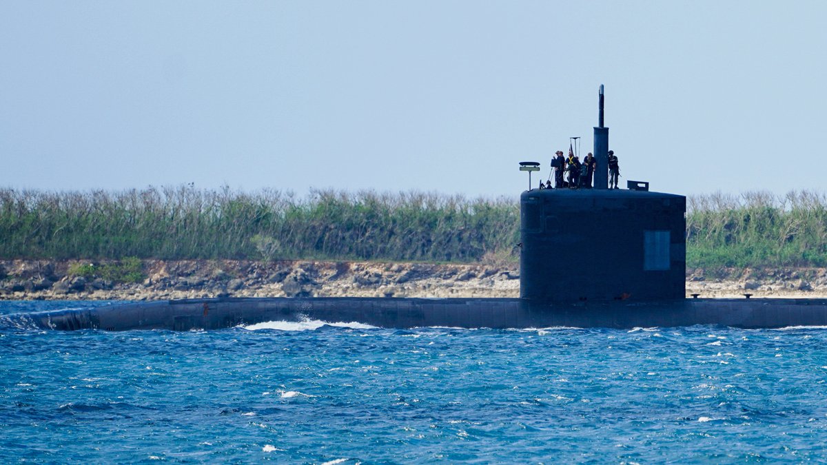 #USSAsheville, one of four #USNavy Los Angeles-class fast attack submarines based in Guam, transits Apra Harbor while recently departing for operations in the Indo-Pacific region. #SSN758 #NavyReadiness