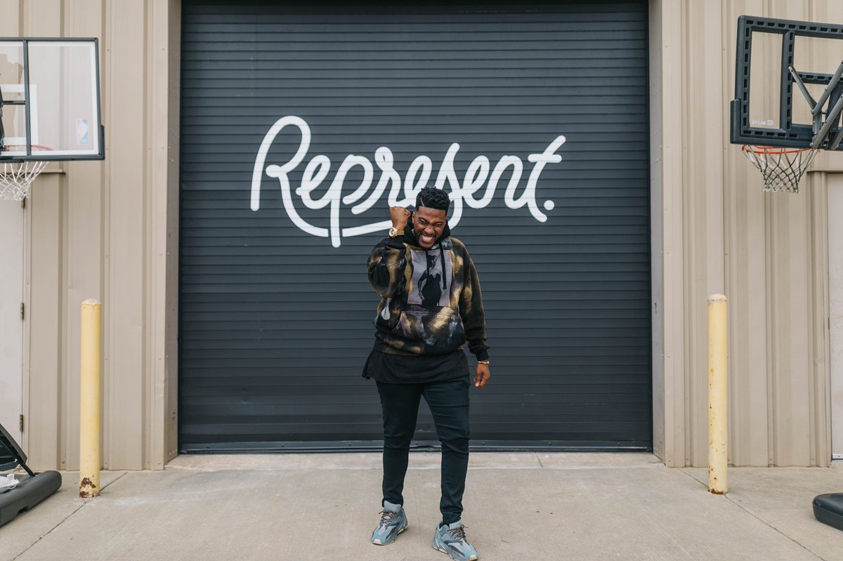 iammiketodd's tweet photo. BIG MOOD AFTER A BIG WEEK
.
Release 1st Book ✅
Spend QT w/ my family ✅
Preach Guts Out ✅
Actually Love the woman on my chest ✅
Miss seeing TC family✅
REpresent ✅
.
Thank you Lord for all you’ve done for me!
#readyaimwin
#relationshipgoalsreloaded https://t.co/zWcarzcbKB