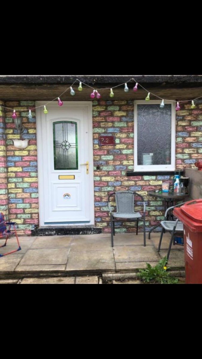 IsaacTu18725839's tweet photo. @MissEFoote Isaac has chalked the front of his house to make people smile 🌈🌈🌈🌈 https://t.co/8IzHkM3fs8