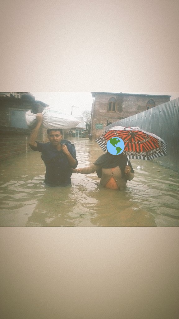 BurhanRaina4's tweet photo. Remember those devastated flood that left us in the middle of nowhere!
#flood2014 
#remembernature 
#naturemother https://t.co/dYxgGdpL4Y