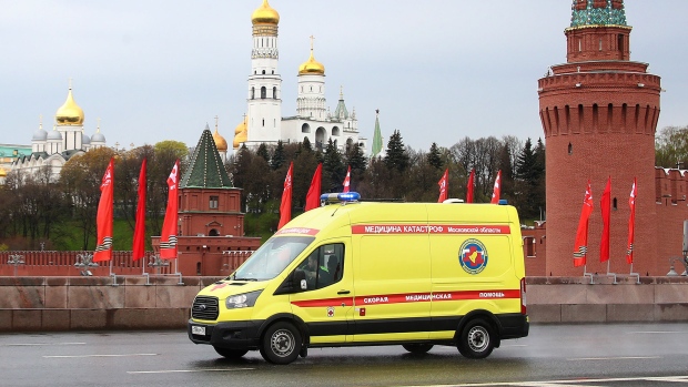 Three Russian doctors fall from hospital windows, raising questions amid coronavirus pandemic ctvnews.ca/world/three-ru…