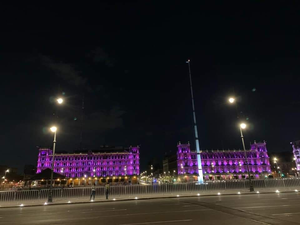 Donaji_Dom's tweet photo. Así se ven los monumentos en la #cdmx iluminados de morado 💜 por #diamundialdellupus #lupusworldday #LupusMonth gracias a la iniciativa de diferentes colectivos y el trabajo de la Dra. @martaligia43 #lupusatencionya por la visibilización de los pacientes con #lupus #mayo https://t.co/BOt8HcAtjf