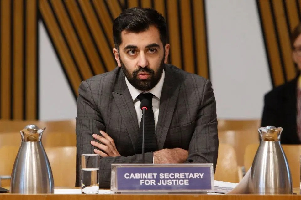 Effiedeans's tweet image. I asked Humza Yousaf if Salman Rushdie or Charlie Hebdo would be prosecuted in Scotland. I haven't received an answer. If it looks like blasphemy, swims like blasphemy,  and quacks like blasphemy, then it probably is blasphemy
effiedeans.com/2020/05/the-sn…