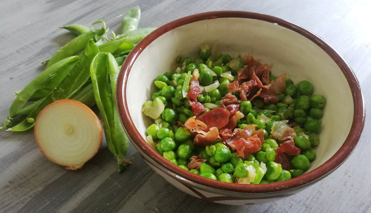 Turismoromaweb's tweet image. Who doesn't love “Piselli alla Romana” (Roman Green Peas with Prosiutto)? A side dish coming from the rural tradition of Lazio, simple, genuine and with an intense flavor! Spring is finally arrived!

#istayhome
