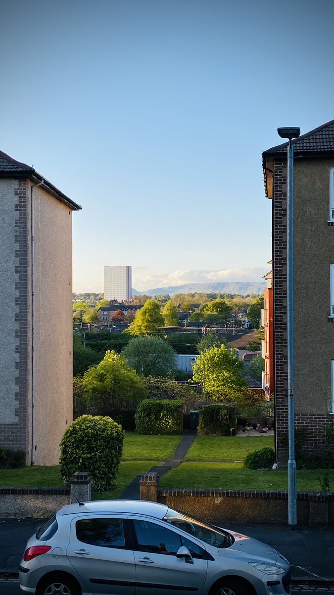 GlasgowWEToday's tweet image. Sneak peak ... Campsie Fells from Broomhill #Mondaywalk #Glasgow #Lockdown