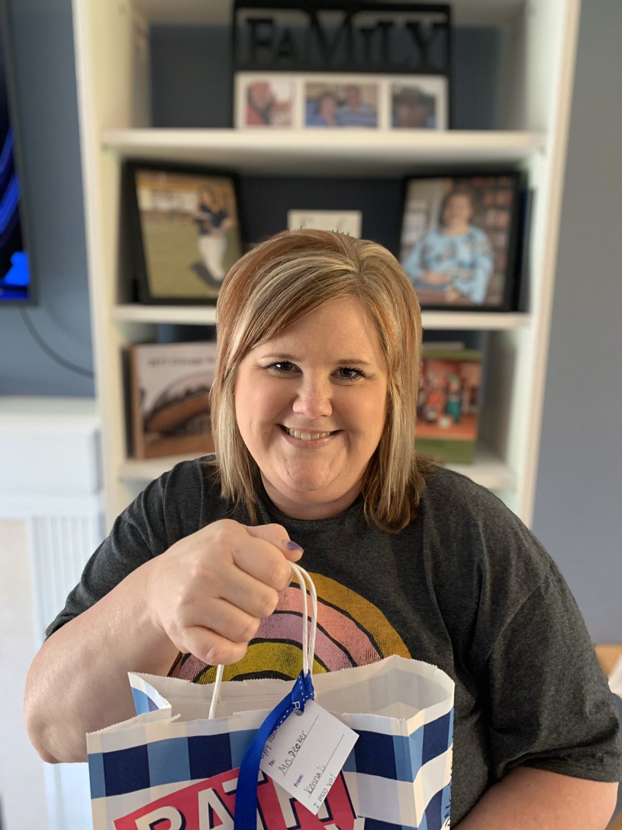 MrsDecker6's tweet photo. Aside from being a hard worker and a pleasure to have in class, Kenna is also incredibly kind! She has the biggest heart! Thank You Kenna for thinking of me today for teacher appreciation AND giving me a big air hug! @meshornets #MESRocks #wehavethebeststudents https://t.co/Yh5vRqRpRI