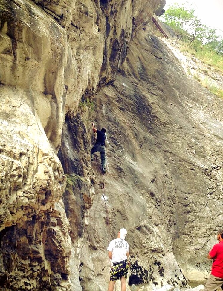 marimangat's tweet photo. After bolting of new rout, it's time for climbing in no-name rout😂🤔👌👋🇽🇰💪💪💪🌲🌳🙋🧗♂️🧗♂️🧗♂️☘️ @virtytmorina @PejaTourism @VisitPeja @peaksofthebalka #climbing #multipitchclimbing #Travel #TravelTomorrow #Europe #climbingeurope #Kosovo https://t.co/ritHVQkydM