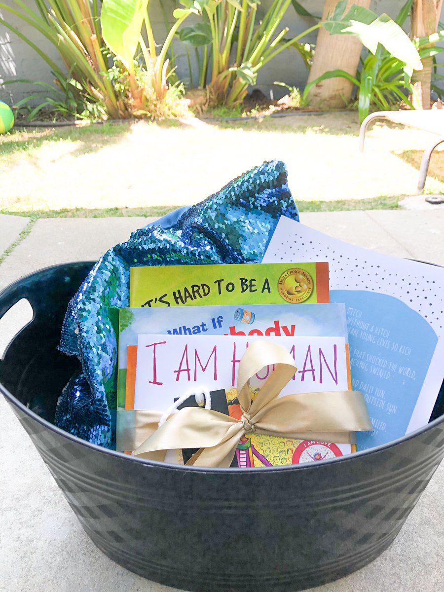 What an awesome ding dong ditch surprise! Thanks @hickscanyontusd  office staff ❤️❤️ #tusd <a href="/tustinusd/">Tustin Unified School District</a>