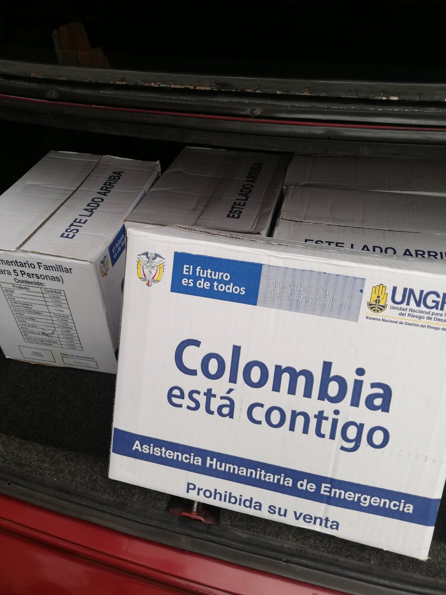 BicitaxisB's tweet photo. #elhambrenodaespera
O todos en el suelo es muy trizte ver a tantos compañeros que también son bicitaxistas sin poder resivir la ayuda ya que como todos sabemos después del censo llegaron muchos migrantes que hoy hacen parte del oficio de igual mil y mil gracias https://t.co/GBsWX2SHEY