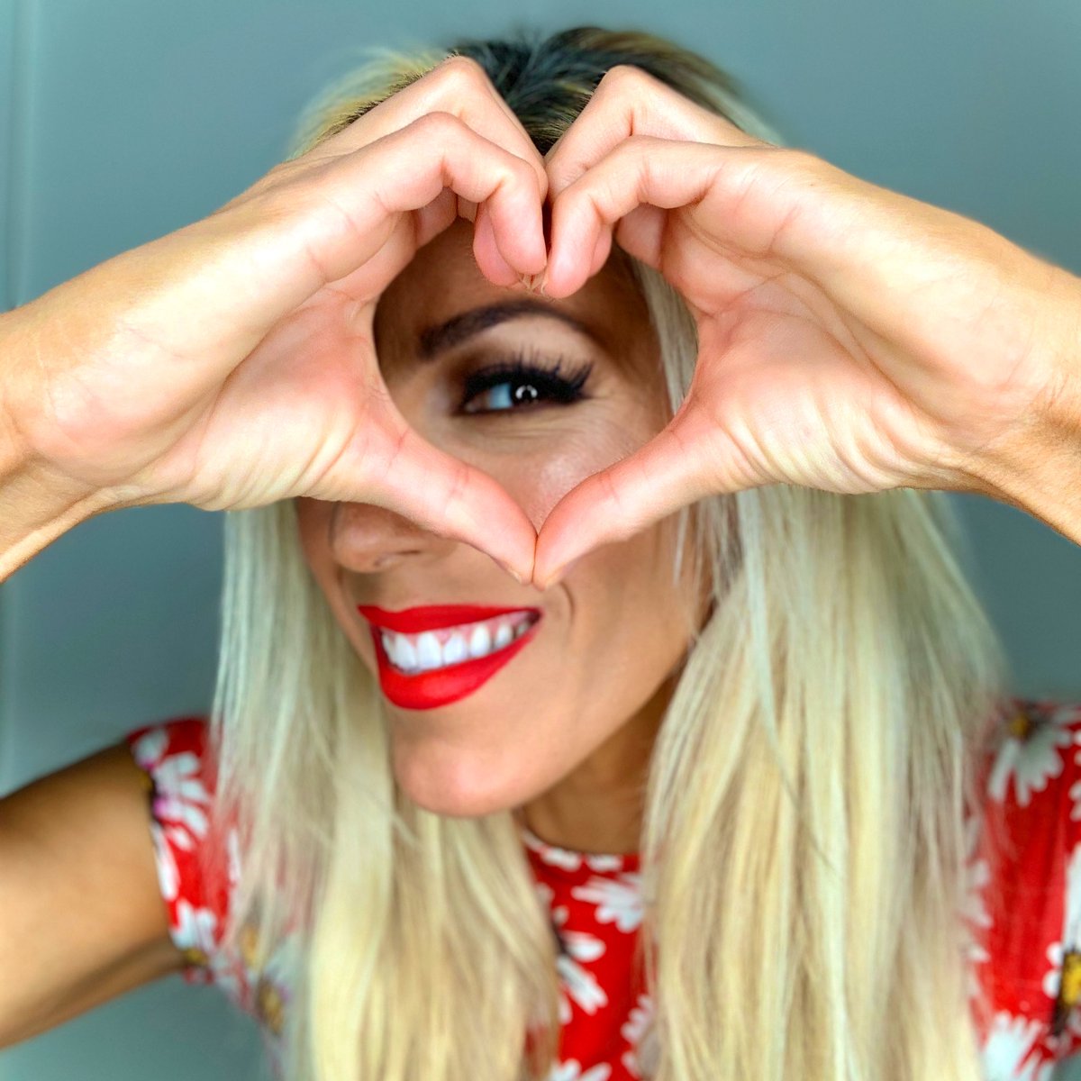 TheLoveOfLauren's tweet photo. ❤️ Here’s a #challenge, call, text or email 1 person u haven’t contacted in over 30 days.try it.if it’s an EX or ir the stage 5 clinger type then disregard this challenge &amp; go back to your 12 step program &amp; choose someone who u don’t have a restraining order with😁 happy hunting https://t.co/dA0laQEYGH