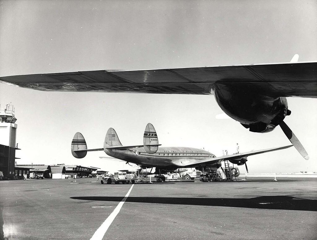 HawaiiAviation's tweet photo. Late 1940s at HNL. https://t.co/FF61IC2iGP