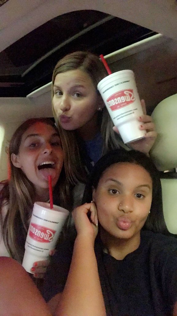 naleese_'s tweet photo. happy 19th birthday to my beautiful bff💗 thank you for being by my side for 7 years..and so many more to come😘 I love you for a lifetime madds @_madisonflah #nasty19 #meep #woes https://t.co/pr4jKnqISs