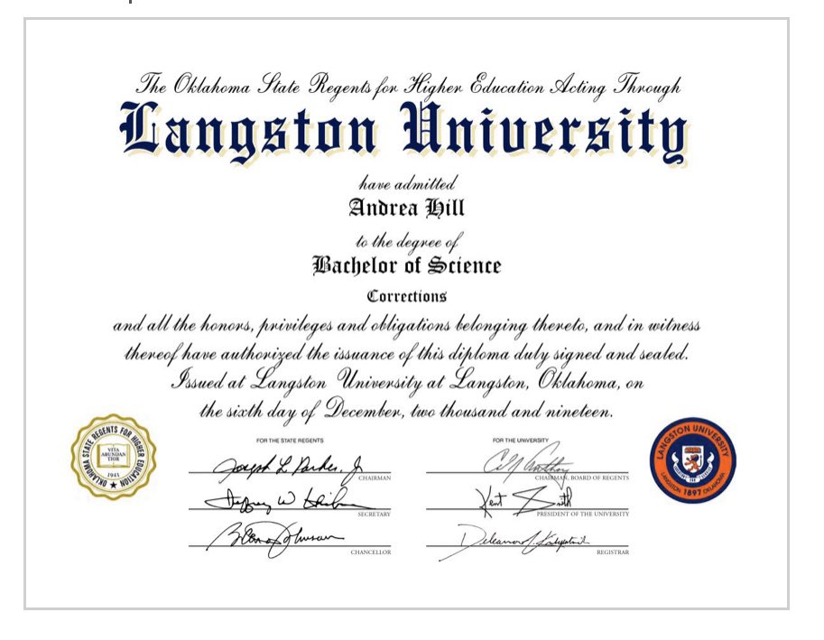 ItsDreaMichelle's tweet photo. First Generation College Graduate 👩🏽‍🎓💙🧡 https://t.co/D4waRrSWrU