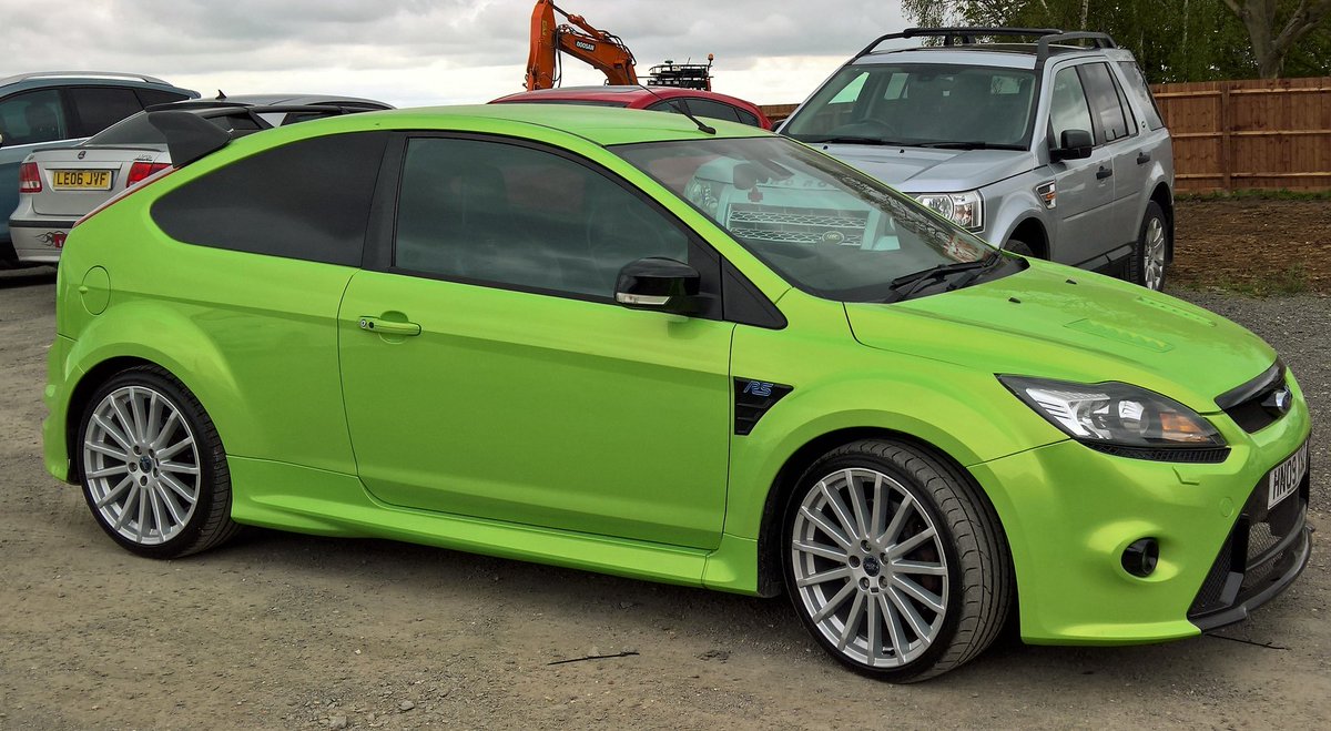 reeves607_paul's tweet photo. First pictures of my car taken 2 years ago to the day when I went to view it, fell in love with it there and then.
#RSFocus #FocusRS #FastFord #blueoval #performanceford #hothatch #mk2focusrs #mk2rsfocus #ultimategreen #5pot #RS #Ford. https://t.co/IEn602kkFc