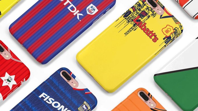Awaydays23's tweet photo. Want the chance to bag a FREE retro kit phone case from https://t.co/yAIqauAuUr?

Simply retweet &amp; follow 
@theterracelife 

Which club would you choose? Good luck! https://t.co/0wKpFHMBQz