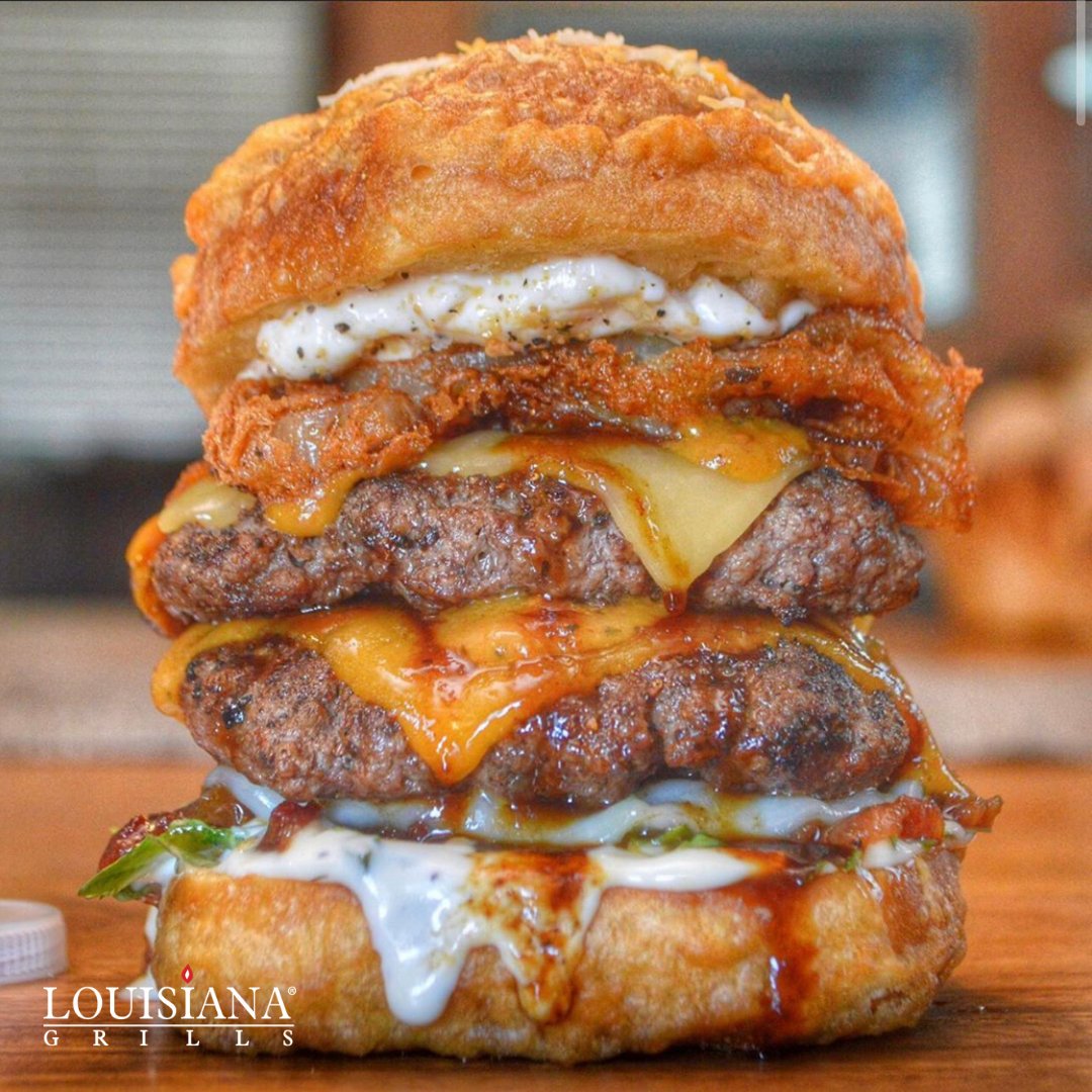 LouisianaGrills's tweet photo. Would you believe it? This burger was made on a pellet grill!  An LG900 helped @CroixValley taking home first place in the SCA burger cook off.  Congratulations to @DamonHolter @DuchessofBBQ and the entire Louisiana Grills Pro Team.

#LouisianaGrills #PelletGrill #Burger #Grill https://t.co/WmvDvTvw3u