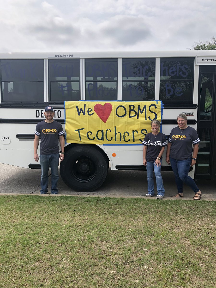 TweetDCS_CHES's tweet photo. Had a little visit at CHES from this awesome group of administrators as they were celebrating their teachers! #TeamDCS https://t.co/JtQI4RK2AK