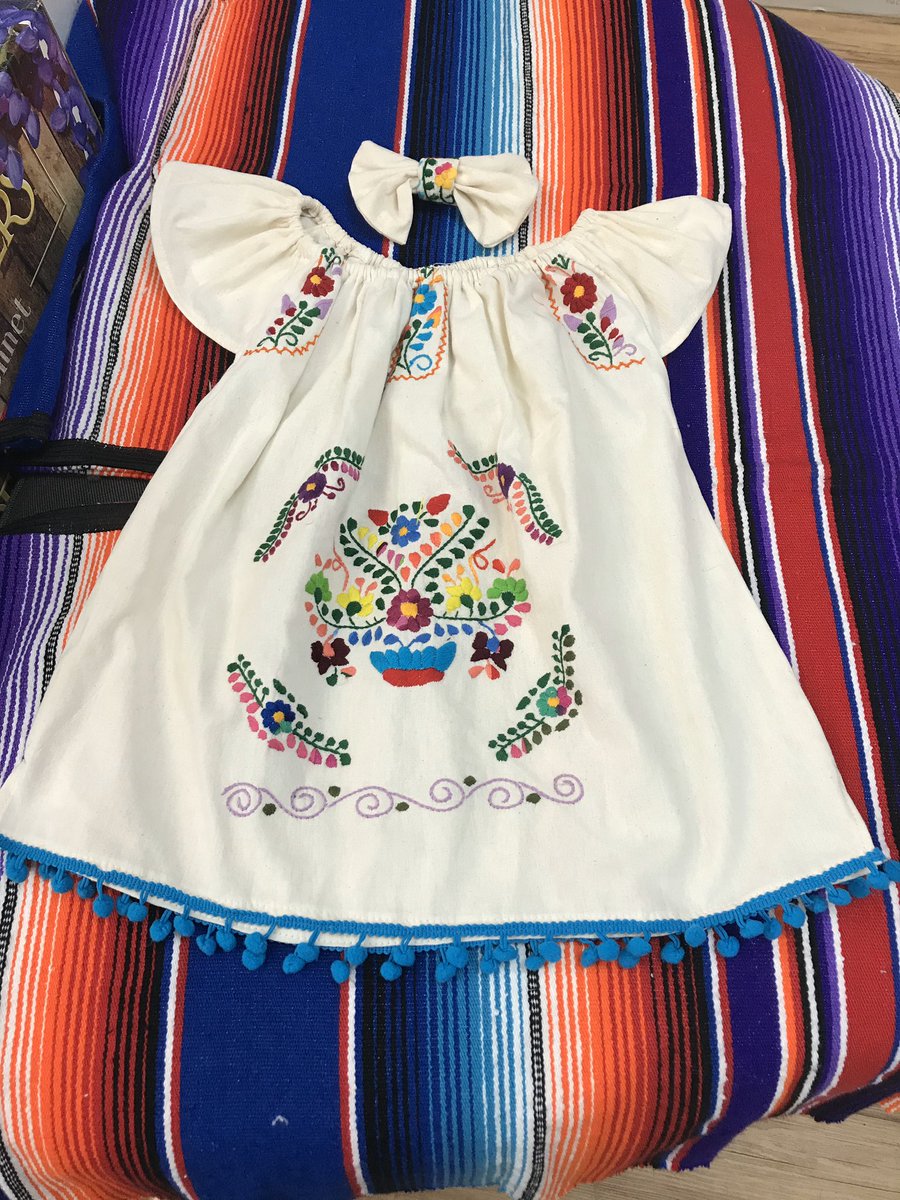 daisyychvz's tweet photo. Please share and support my moms shoes store! Mexican huaraches, clothes and accessories!! Boots &amp; Shoes 4 You 4207 W. Illinois Ave. #100 Dallas TX 75211 *follow on FB* https://t.co/yMXntw6lMc
