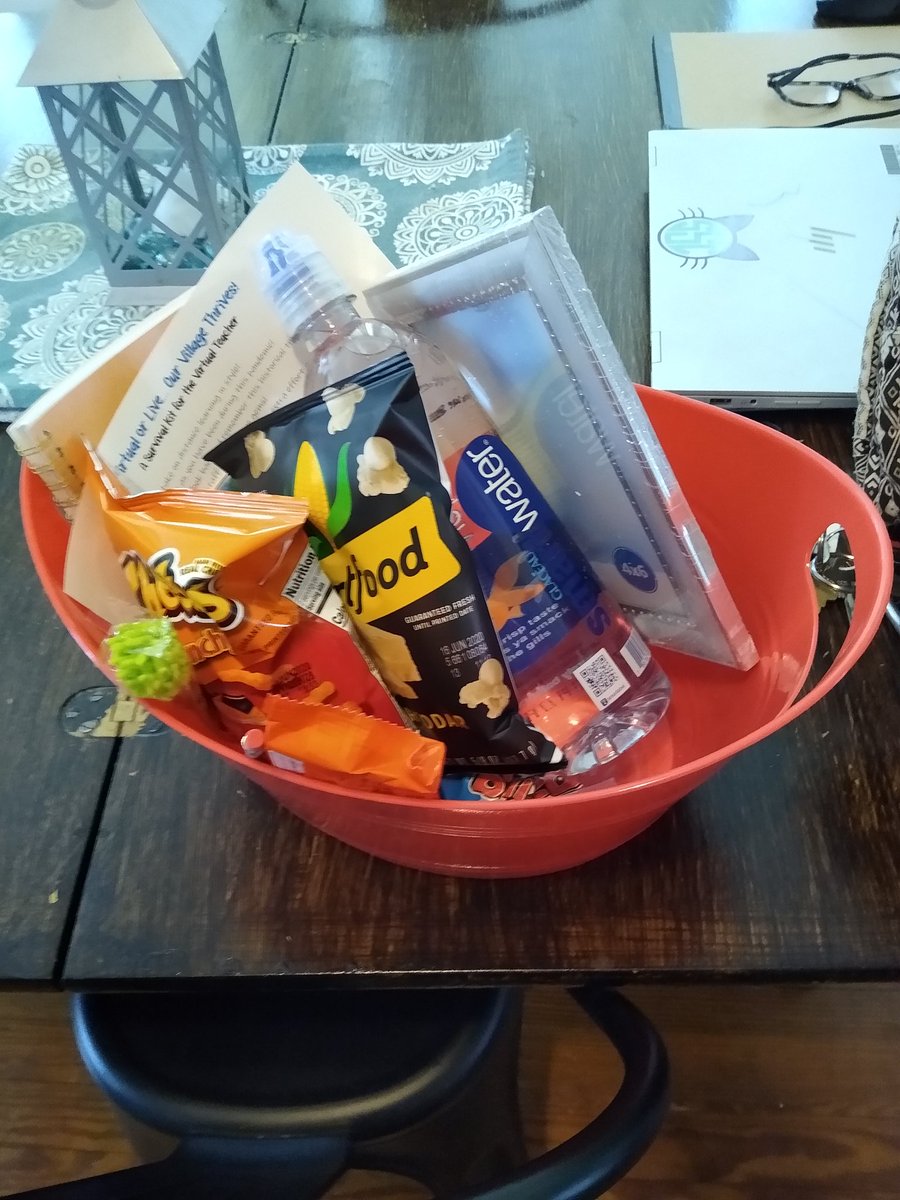MrStewart_Music's tweet photo. It's not every day that you get an awesome present from an amazing principal. Thank you so much Mrs. Connelly, Mrs. DeWeese, and the Bedford PTA! Happy Teacher Appreciation Week @BedfordElem! https://t.co/QlpktLdscP