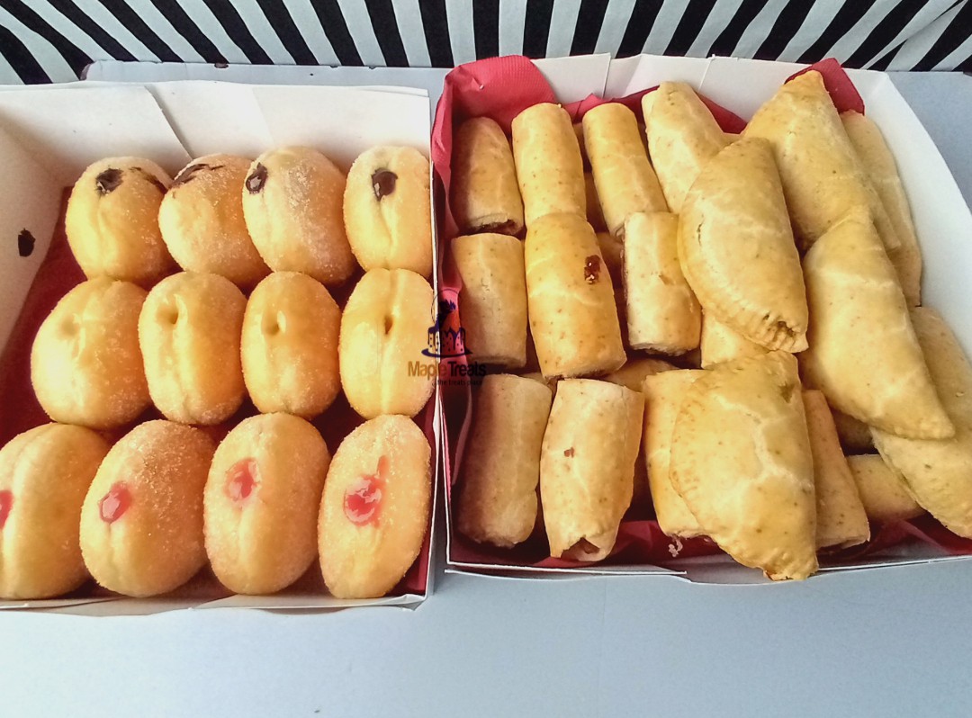 Box of yummy Filled Doughnuts with a box of meat pie and Sausage.
To Order kindly call/WhatsApp: 08033368375.
Pls 🙏🙏🙏🙏 retweet.
#staysafe #lagosbaker #cakesinlagos #caketwitter #pastriesinlagos #alimoshobaker
#egbedabaker #bakersinalimosho
#bakersinegbeda