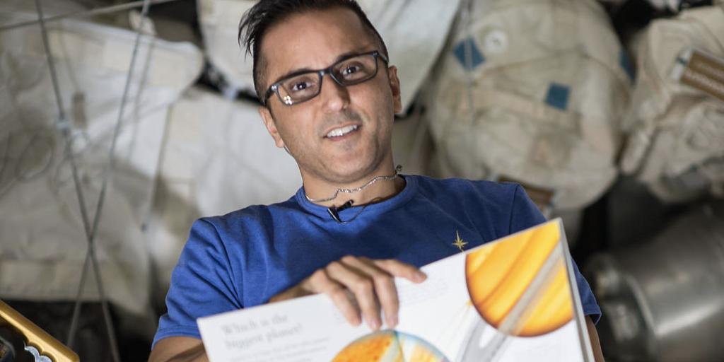 🍎#ThankATeacher & help show gratitude to educators everywhere for #TeacherAppreciationWeek2020! One of the many teachers we’re thanking is @AstroAcaba for inspiring the next generation of explorers as a teacher-turned-astronaut! Read more: go.nasa.gov/2L35Xdi