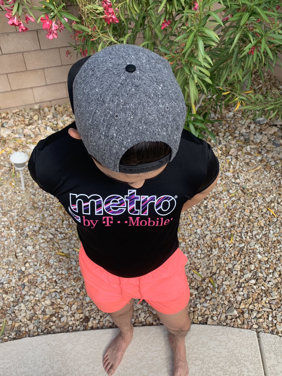 🚨New Gear🚨 

Loving the NEW @MetroByTMobile 5G shirt! Shop the look now on @metro_gear! 🤩 

#PurpleLife #NewGearWhoDis