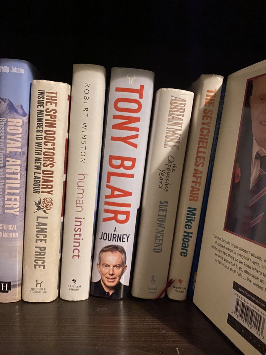 JamesCleverly's tweet image. I feel dirty. #bookshelves #bookshelfgate