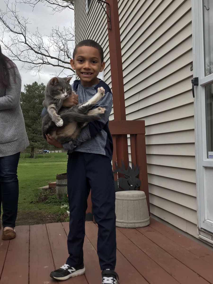 mrs_bitetto's tweet photo. Friday’s news hit us all hard. My kiddos (&amp; I) needed a pick-me-up 😊day well spent❤️ #SocialDistancingVisits https://t.co/BZgT7t7HZ7