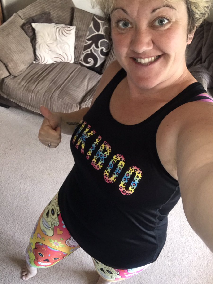 clair_cains's tweet image. 2 activities. 2 pairs of tikiboo leggings. Plus a chicken who seems interested in Pac-Man ghost 🤣🐓 #MayThe4th #purdueperformance @purdueperform @TikibooFitness #runr #tikiboo #tikibooleggings #chickenlove