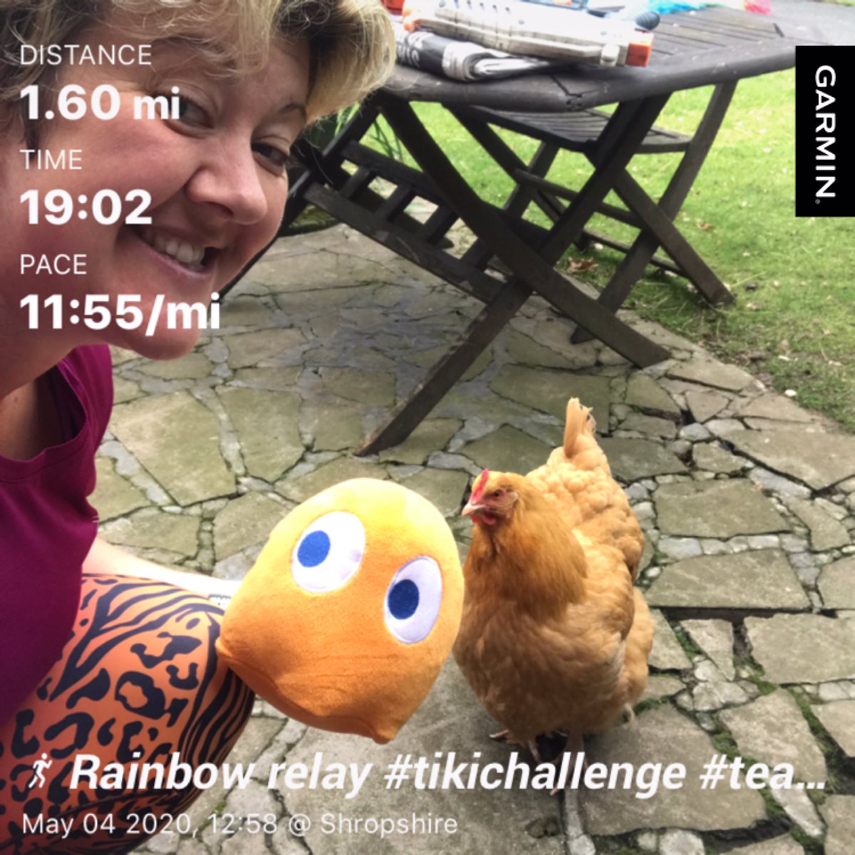 clair_cains's tweet image. 2 activities. 2 pairs of tikiboo leggings. Plus a chicken who seems interested in Pac-Man ghost 🤣🐓 #MayThe4th #purdueperformance @purdueperform @TikibooFitness #runr #tikiboo #tikibooleggings #chickenlove