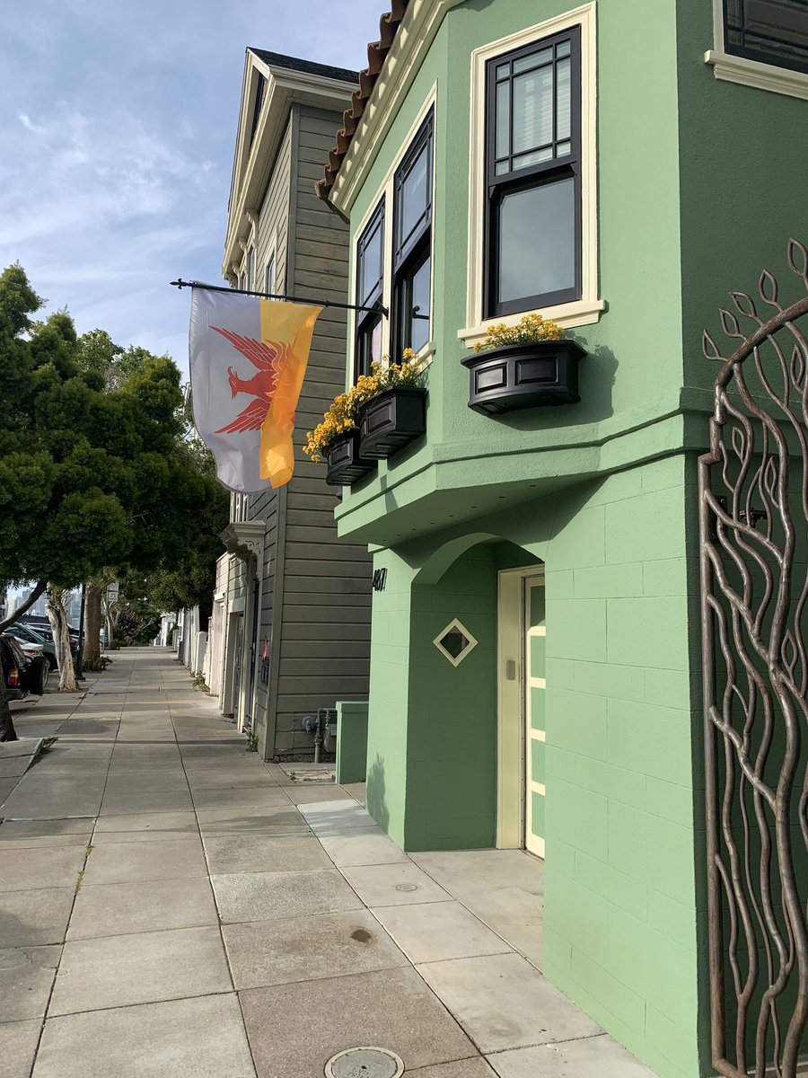 FlagNerds's tweet photo. Brian Stokle’s (@urbanlifesigns) fantastic Fog &amp; Gold flag for San Francisco is easily one of the best and most bad ass redesigns I’ve ever seen!  @SFfogGoldflag https://t.co/W7Ykj0ciZO