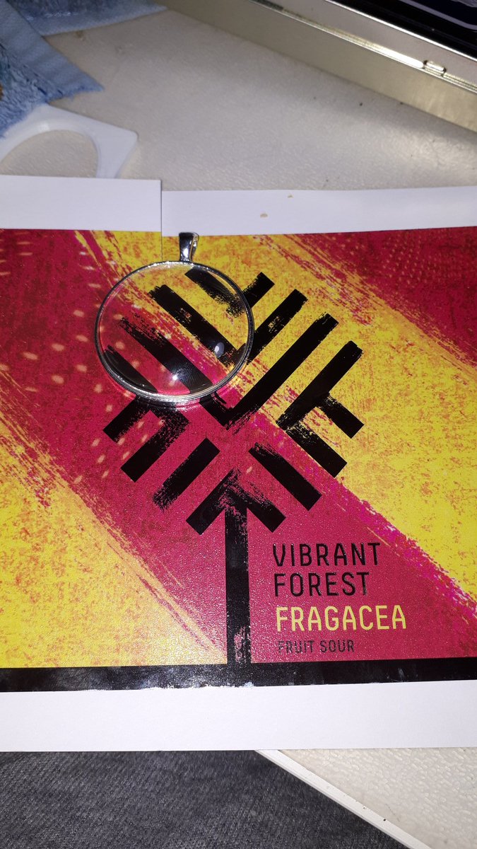 breweryjeweller's tweet photo. Back in the room and making.....#BREWERYJEWELLERY 

A @Vibrant_Forest #Fragacea label made into a beautiful 40mm round. Already spoken for...but feeling all the beery label loveliness. 
#supportingcraftbrewing #buylocal #buysmall #supportyourlocals #supporteachother #spendlocal https://t.co/rV3Y7e59cm