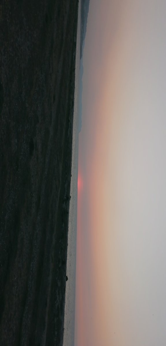 LisaReesJones5's tweet image. Personal best mile tonight, probably because it was absoloutley freezing and so windy my hair kept falling out 🙃🙃😆
The sunset was super bright tonight, pictures do not do it justice! 🌍🌅☀️🌞
#RaceAtYourPace #quick5 #PersonalBestMile #Abergele #Pensarn #Beach #NorthWales