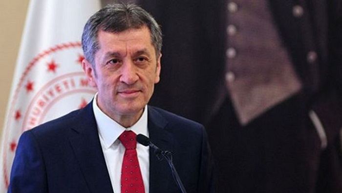 Milli Eğitim Bakanlığı, YKS Tarihinin Öne Çekilmesine Gelen ''Geleceğimizle oynuyorsunuz'' Tepkilerine Anlam Veremiyor: ''Gelecek derken?'' #yks2020 zaytung.com/haberdetay.asp…