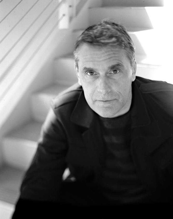 Meet Dr. Frank Dufour, a researcher and artist exploring in both scientific and artistic practices the poietic aspects of perception,  pursuing research through the ArtSciLab’s existing projects, such as HERMES and Experimental Publishing. 

artscilab.atec.io/blog/frank-duf…