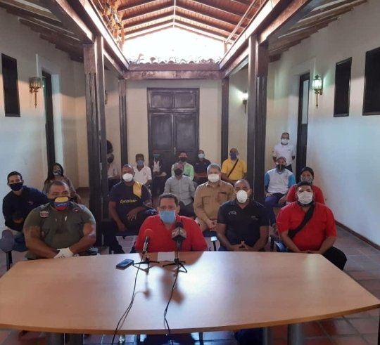 Carolinac_4taRS's tweet photo. Clase Trabajadora de Carabobo se pronuncia en contra del intento terrorista de socavar a nuestro Pueblo.
Nosotros VENCEREMOS!
#CBSTCCP
#VicepresidenciaTrabajadoresPSUV
#CPT
@NicolasMaduro, @dcabellor, @eduardopiate2, @vladimirpadrino, @CeballosIchaso! https://t.co/LA9NmyeLXn