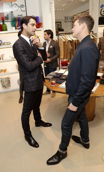 JuttaFreudig's tweet photo. #MusketeersEurope #LukePasqualino #lucapasqualino Paul Smith Gentlemans Journal Bespoke Event #London November 1st 2017 😍 (the day after #ElvisHarte died in #OurGirl S3ep4 #NepalTour 😢) with friends #AlexPotter #AkiOmoshaybi #EdSpeleers #LoveBite #TuesdayTreat https://t.co/1u2m533N24