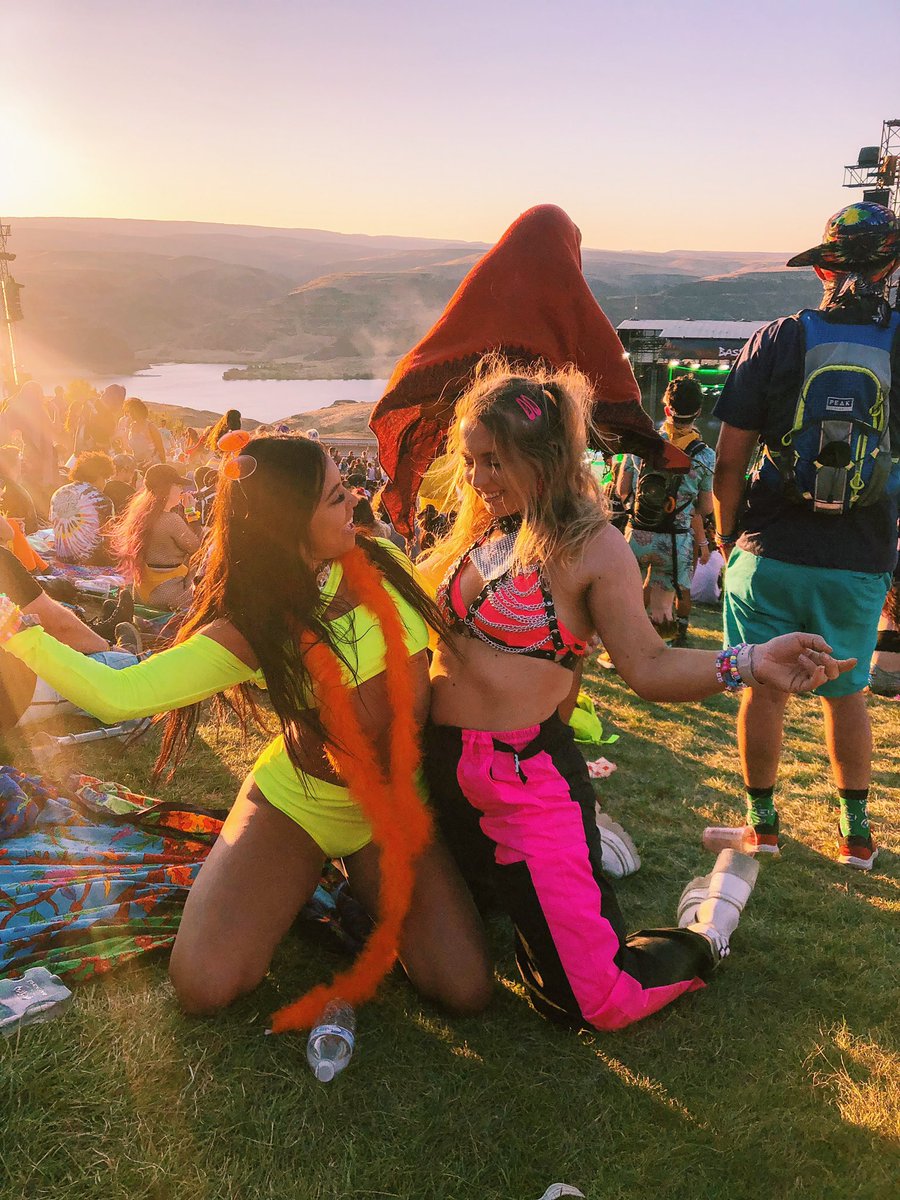gingerlani1's tweet photo. thinking about the gorge &amp; all the things i’ve lost there, including my mind 🤯 wishing i could go back and find them right about now https://t.co/T58yC7vXbE