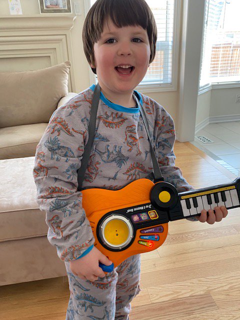 MrsC_dece's tweet photo. What a wonderful way to start off Spirit week @smiycdsb Our very talented year 1and 2 students displayed their musical talents in our Google classroom today. Thank you for sharing with us and for brightening up our day friends 🤗👏 🎶Let the music play🎶🎹🎸@ycdsb @abfalconi https://t.co/rRKbhkvTK4