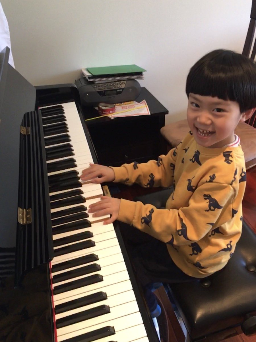 MrsC_dece's tweet photo. What a wonderful way to start off Spirit week @smiycdsb Our very talented year 1and 2 students displayed their musical talents in our Google classroom today. Thank you for sharing with us and for brightening up our day friends 🤗👏 🎶Let the music play🎶🎹🎸@ycdsb @abfalconi https://t.co/rRKbhkvTK4