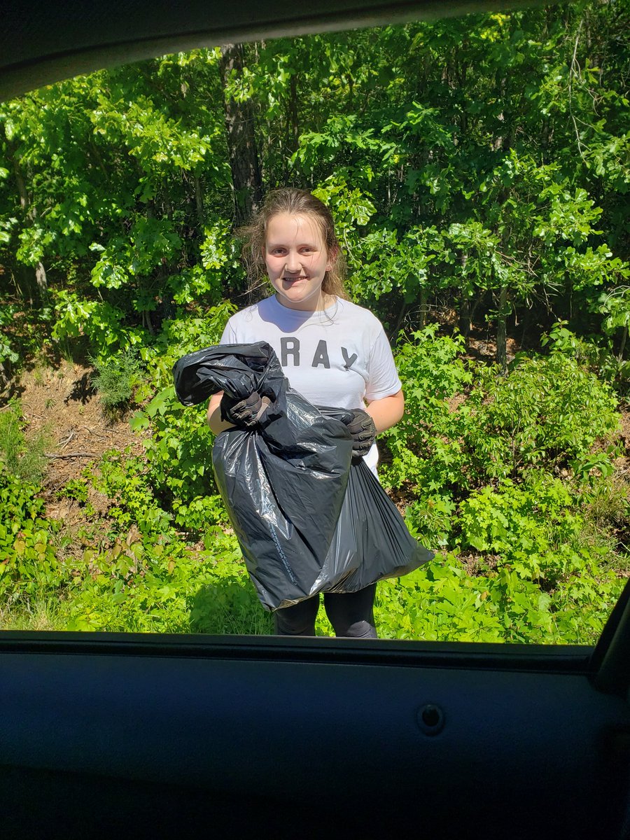 DANATEAGUE123's tweet photo. When you come home to your daughter picking up trash off the side of the road because she's done with her schoolwork....makes me proud! @SilkHopeEagles #igniteccs https://t.co/k2pTZ7tz5n