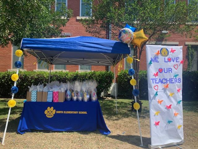 RonicaRendon's tweet photo. #SmithES @SAISD #TeacherAppreciationWeek2020 #SAISDproud #purocorazon @AdelanteMayra @SAISDFoundation @JoaneldaL https://t.co/ftugexzECp