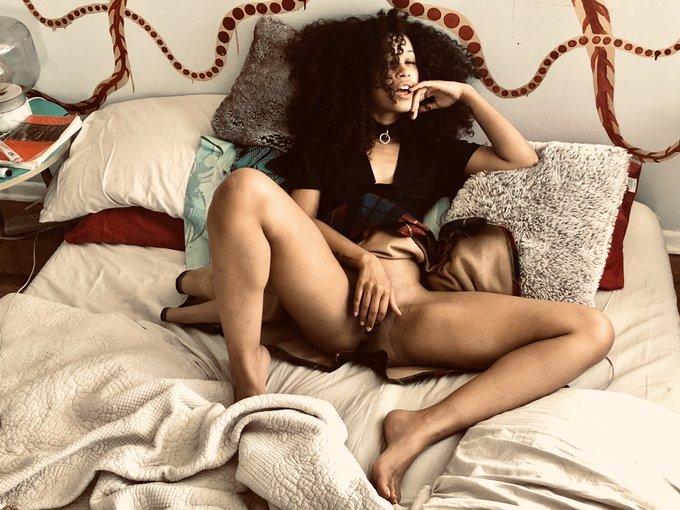 @Skin_Diamond and I work from home now. So Distracting ... https://t.co/xQ1iwPtytM<a class="tags" href="/tag/skin_diamond">@skin_diamond</a>