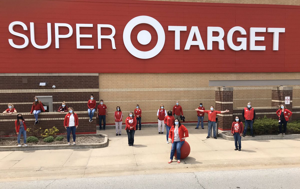 Christy_Dani's tweet photo. This picture summarizes my JOY!  The Tinley Park Team continues to move mountains and I’m extremely lucky to go thru each day with these amazing leaders!  #ThankYouTP #ThisIsTinley #LuckySD #ProudEssentialWorkers #WorkSomewhereYou❤️ https://t.co/E7raYlJhaI