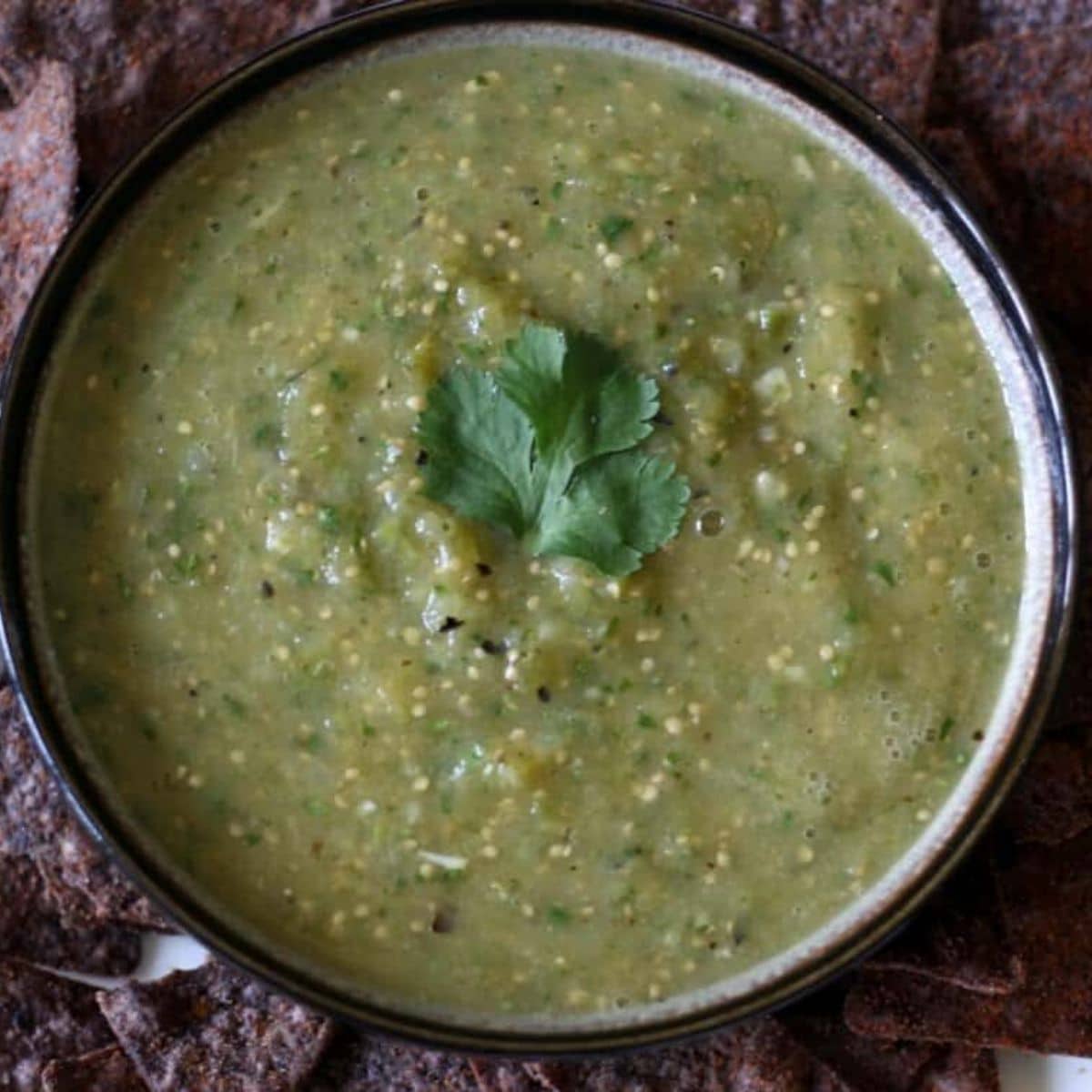everyday_eileen's tweet photo. Homemade Roasted Tomatillo Salsa uses green tomatillos that are roasted to add a smoky level of flavor to a mouthwatering salsa. Delish with chips, nachos, etc. #recipe #salsa https://t.co/UJB04i49xz https://t.co/p5SxpY4kyf