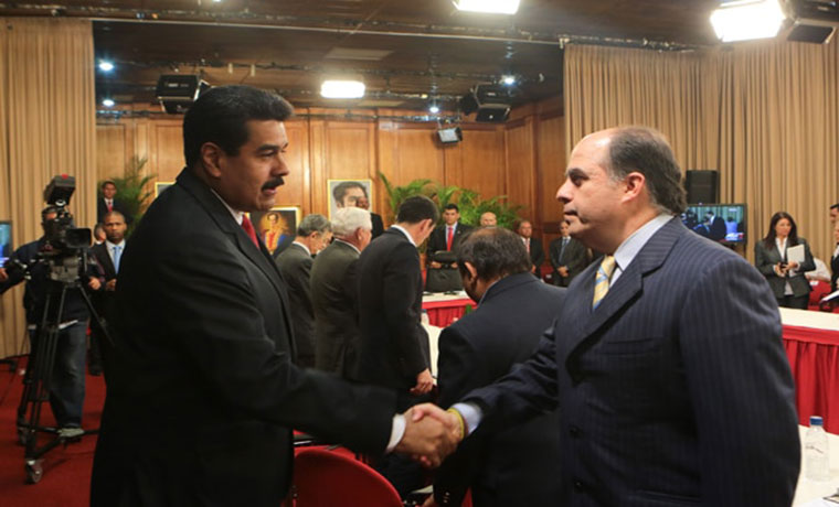 elestebita1's tweet photo. Si alguien sabe de Sapear militares contrarios al Régimen, son estas 2 ratas de Julio Borges y Carlos Ocariz... https://t.co/Ehj4zG4xw2