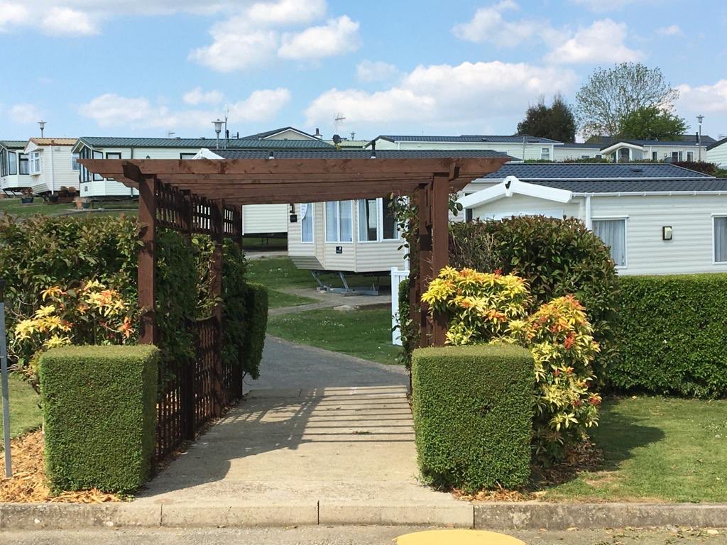 CaravanOcean's tweet photo. The park is looking as good as ever after all this great weather, shame there is no one here to enjoy it!!#oceanheightscaravanpark #visitnorthwaleslater #visitwaleslater #protectourNHS #savelives #protecttourismjobs @BHHPA @LSRPlaid @ElisThomasD @ThornleyLeisure https://t.co/b0c5pJ80lV
