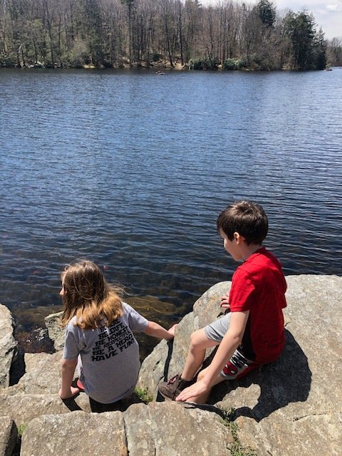 Delilah and Ben taking advantage of the nice weather today by going on a hike and everyone stayed dry! #Highlandersonthemove @Principal_UGL <a href="/daniel_novak_WM/">Daniel Novak</a>