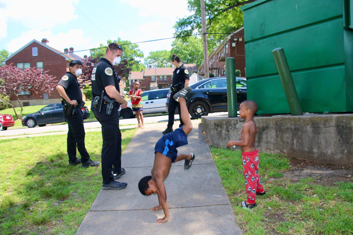 MNPDNashville's tweet photo. The partnership between our East Precinct community engagement officers &amp; residents of Cayce Place continue to pay dividends. Thru April, compared to the 1st 4 months of 2019, overall crime is down 24%; violent crime down 60%. Relationships with young residents are a main focus. https://t.co/d909NrdpBp